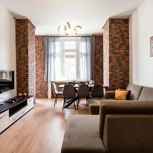 Jacuzzi And Privacy With 2 Balconies And Free Garage Апартаменты