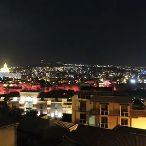 https://gogas-apartment.alltbilisihotels.com